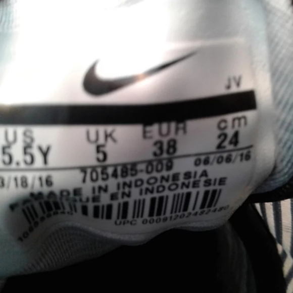 NIKE ROSHE ONE FLIGHT WEIGHT 5.5Y womens sz 7 Running Shoes Black silver vented - Picture 5 of 6